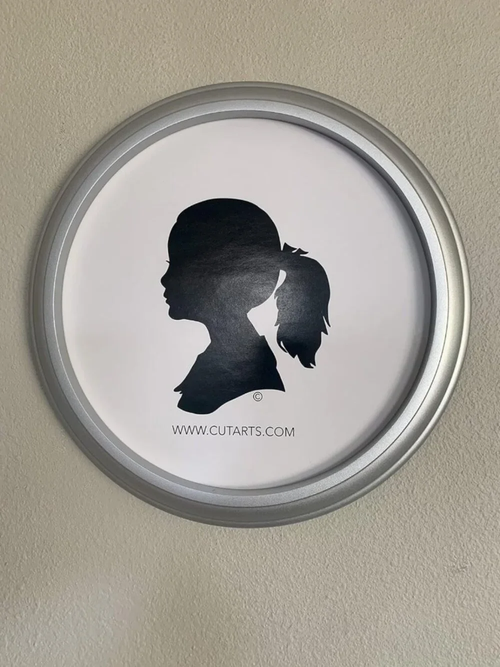 Elegant Round Silver 8